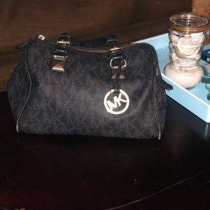 Authentic gently used Michael Kors purse